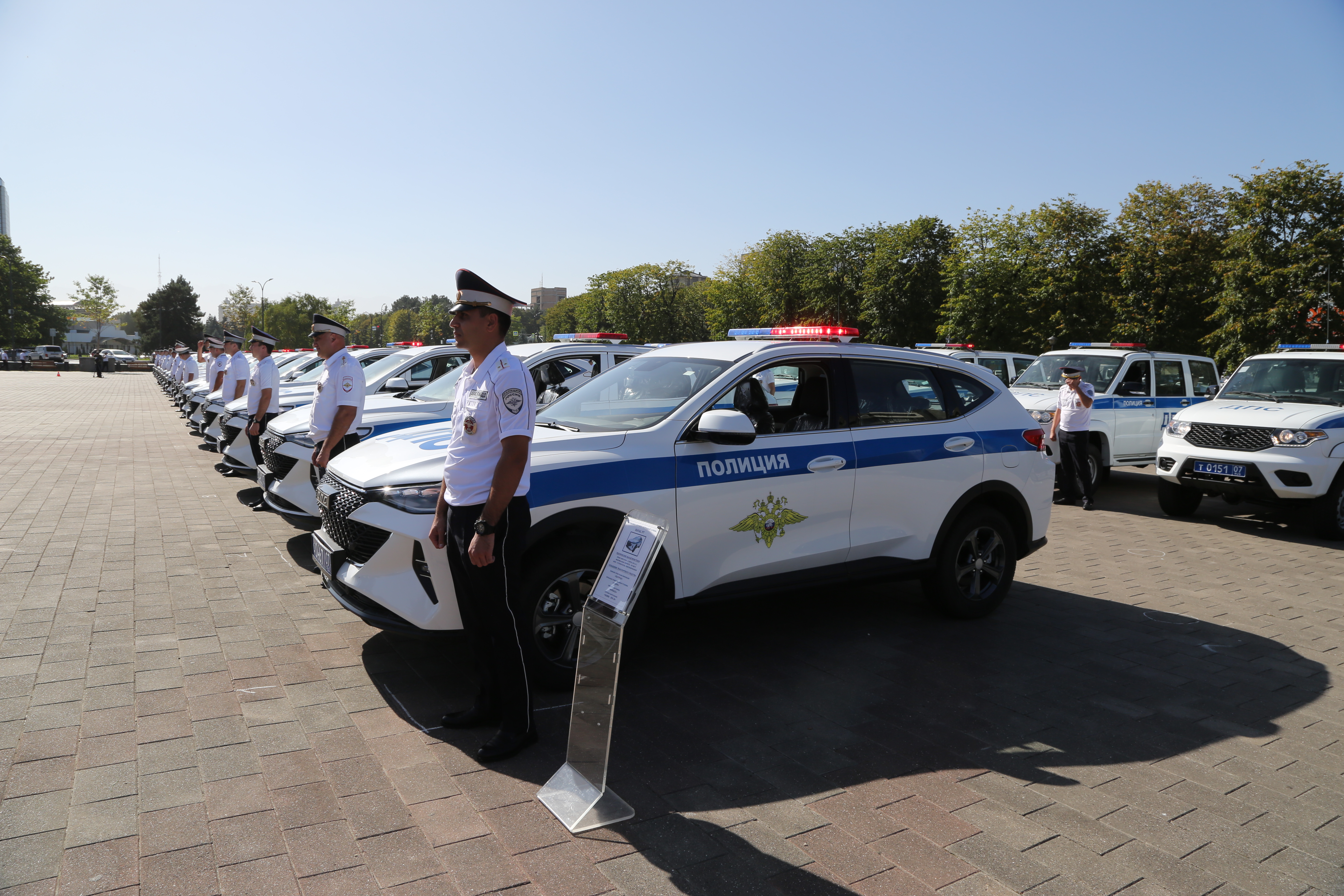 В подразделения МВД по КБР передано больше 50 единиц спецавтотранспорта         ​ 