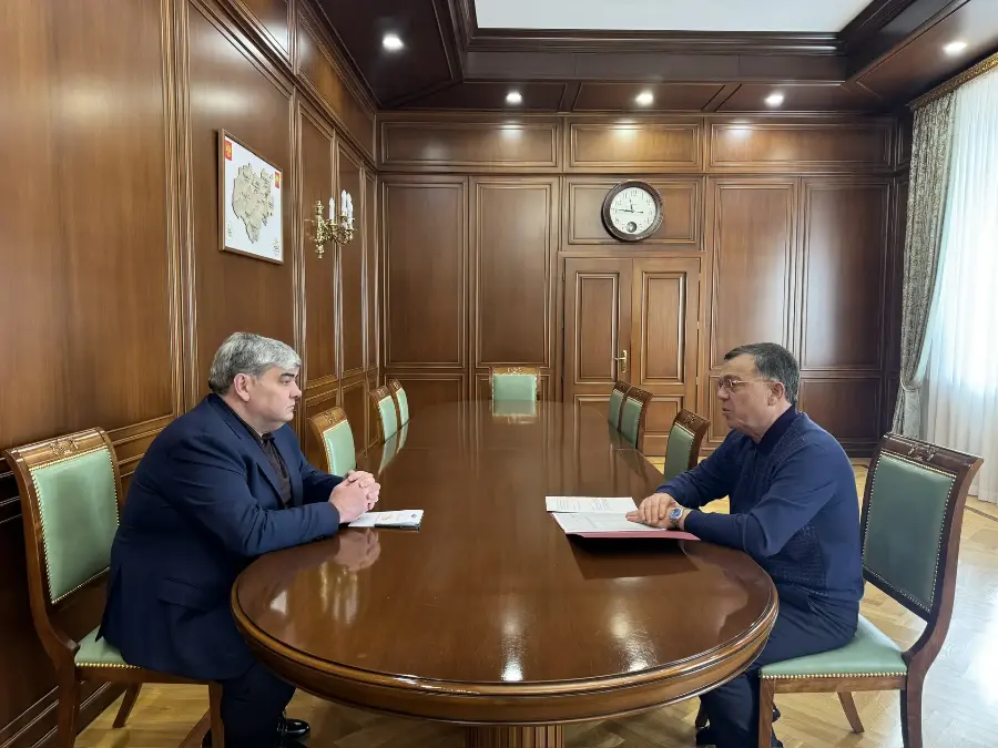 Глава КБР Казбек Коков провел рабочую встречу с министром транспорта и дорожного хозяйства республики Асланом Дышековым