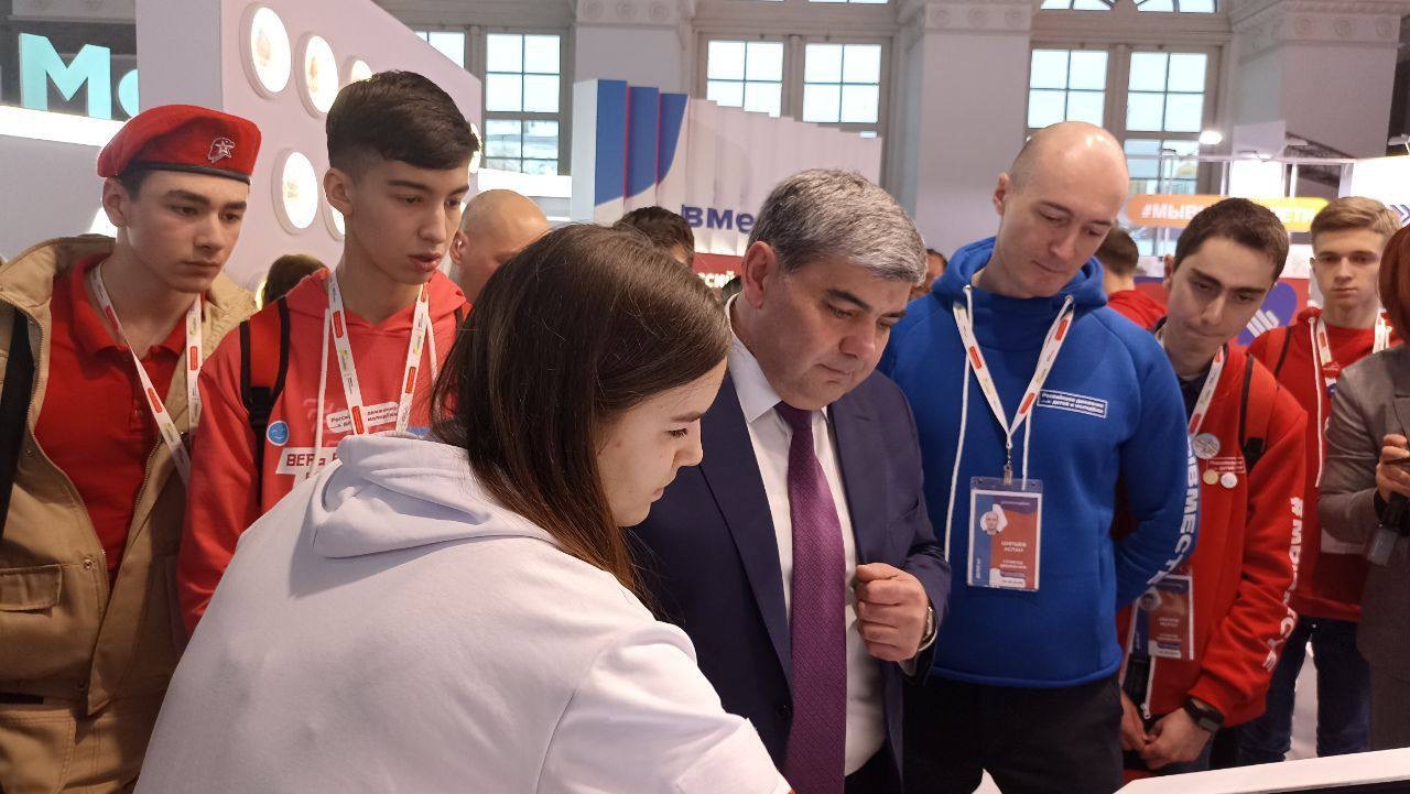 Глава КБР Казбек Коков с делегацией от республики принимает участие в первом съезде Российского движения детей и молодежи