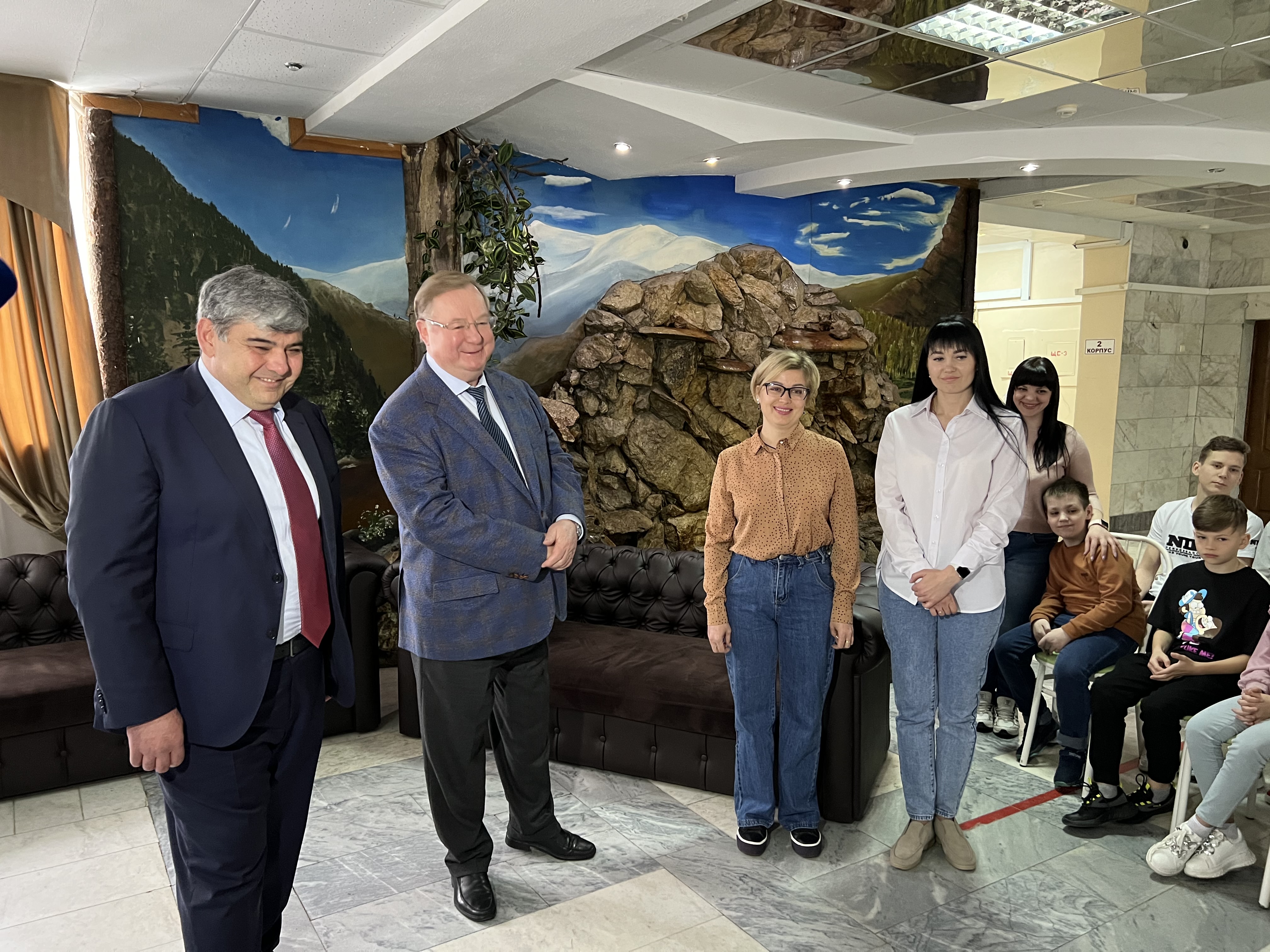Казбек Коков, Сергей Степашин и Константин Цицин навестили детей, прибывших из Донецкой народной республики