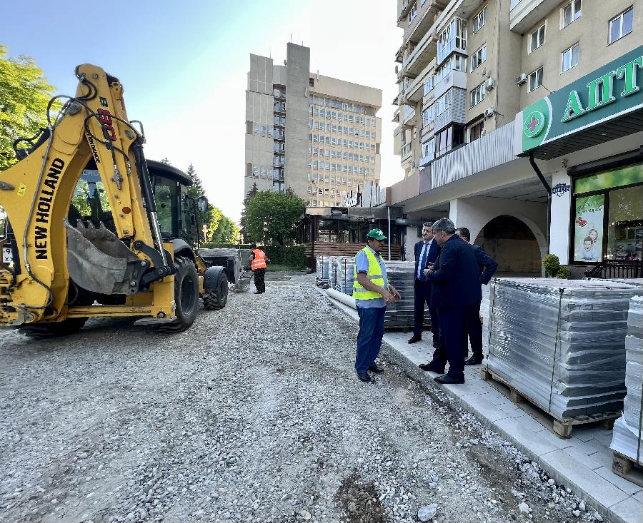 В Нальчике  продолжается ремонт магистральных улиц и благоустройство пешеходных зон