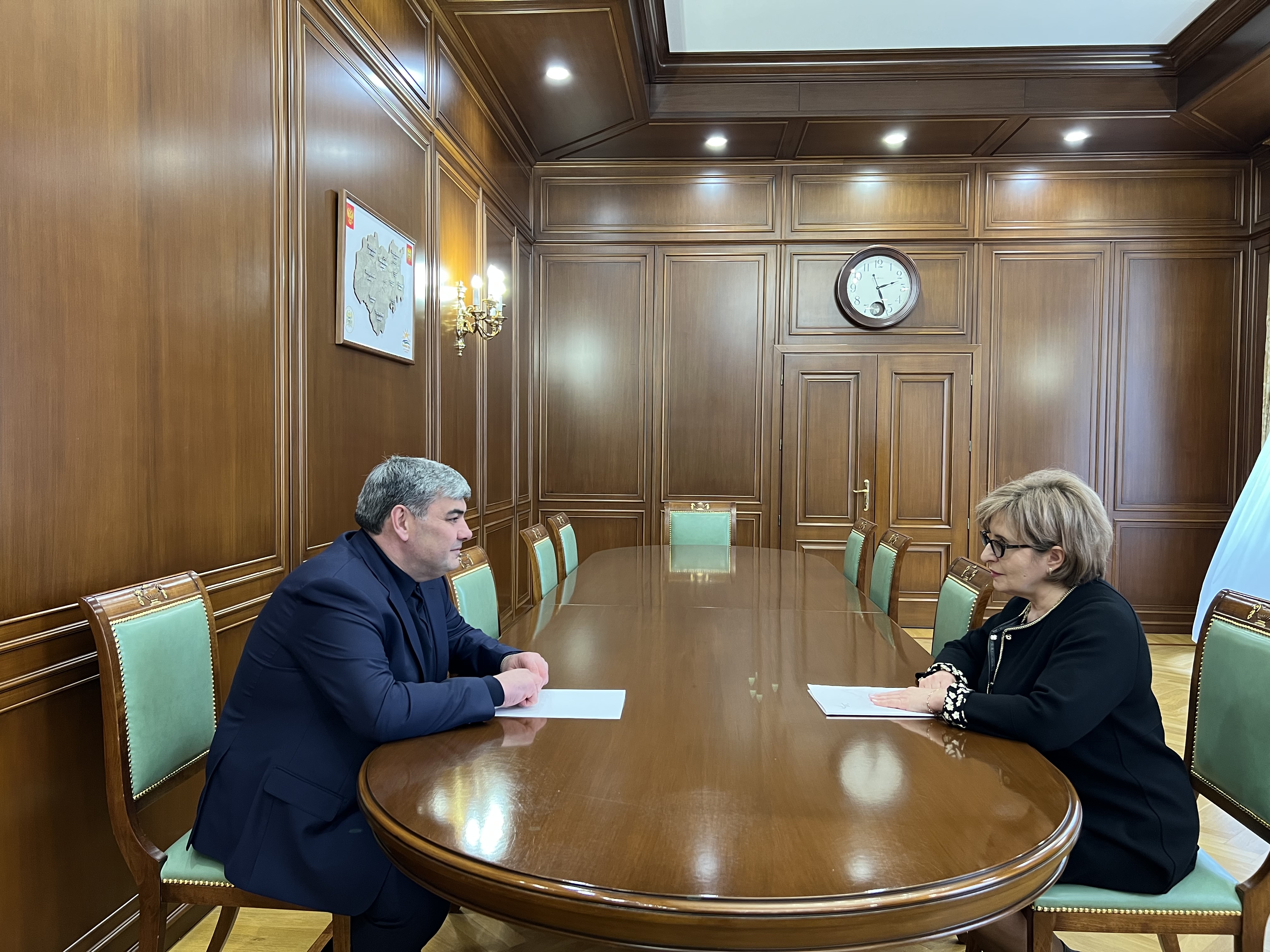 Глава КБР Казбек Коков провел рабочую встречу с заместителем руководителя Управления Федеральной службы государственной статистики по СКФО Аурикой Гаштовой 