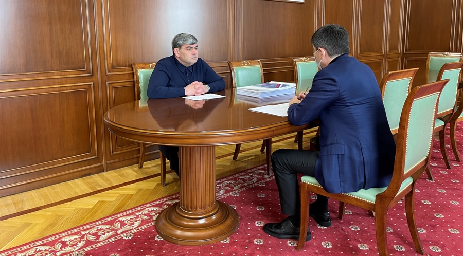 Глава КБР Казбек Коков встретился с министром спорта КБР Исламом Хасановым 