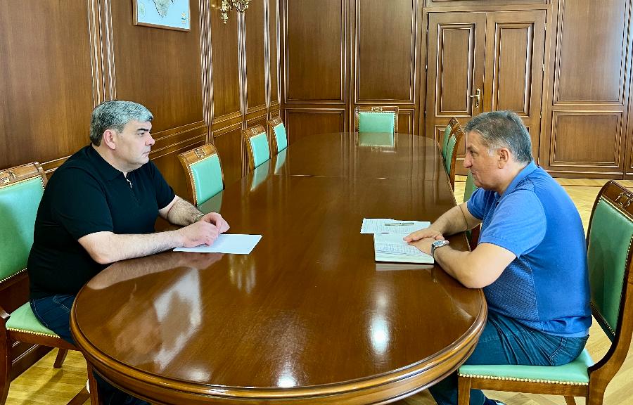 Казбек Коков встретился с руководителем регионального филиала Фонда «Защитники Отечества» Муаедом Дадовым 
