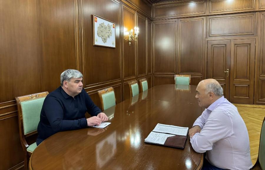 Казбек Коков провел рабочую встречу с министром сельского хозяйства Хасаном Сижажевым 