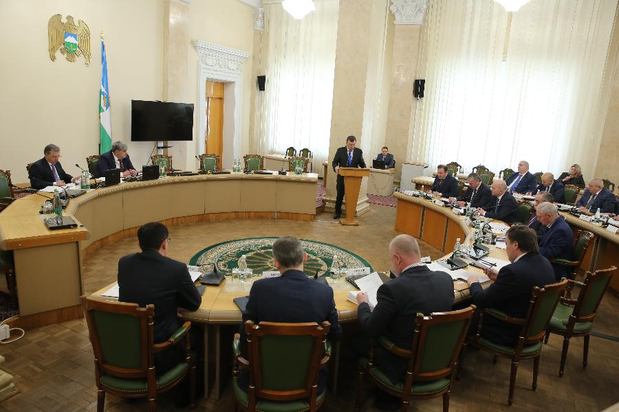 Казбек Коков провел совещание по вопросам капитального строительства и развитию ЖКХ