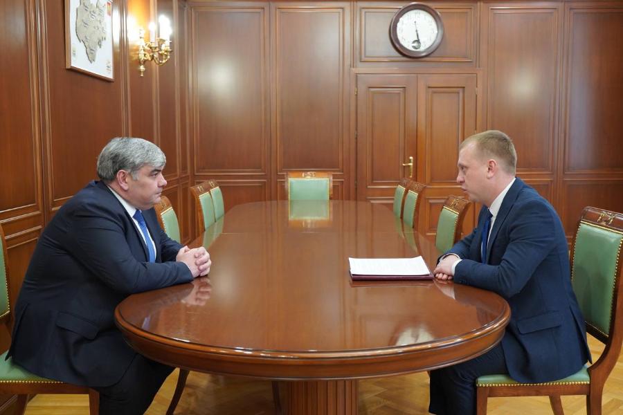 Казбек Коков провел рабочую встречу с главой администрации Прохладненского муниципального района Максимом Ломовым
