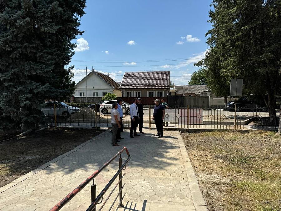 В Тереке ремонтируют детскую поликлинику 