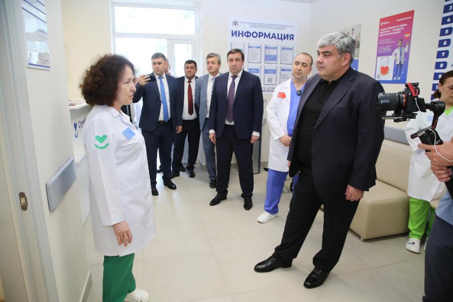 Казбек Коков посетил новую амбулаторию в селении Белая Речка