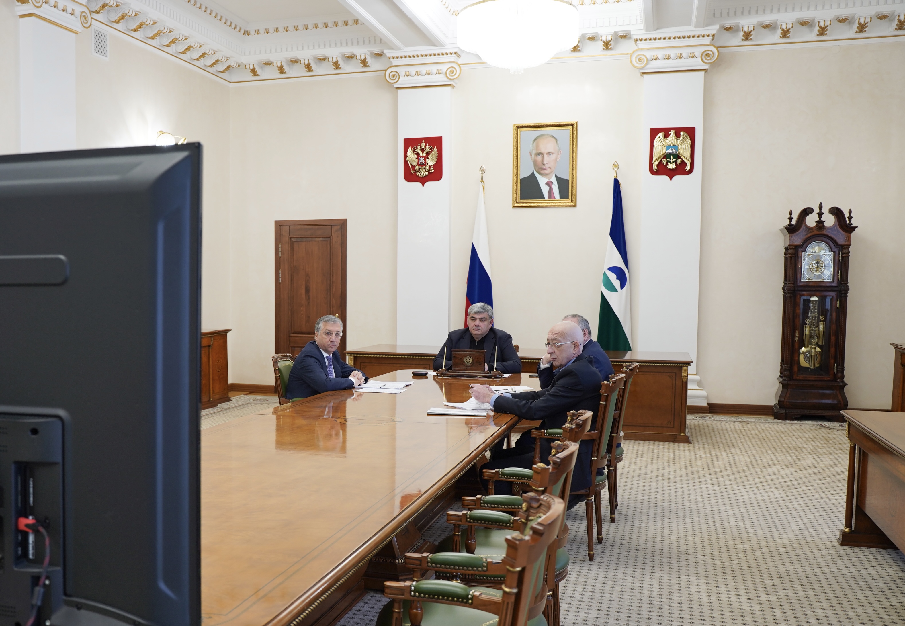 Глава КБР Казбек Коков принял участие в совещании по вопросам развития всесезонного туристско-рекреационного комплекса «Эльбрус»