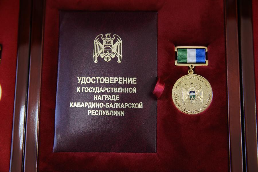 Глава КБР Казбек Коков вручил государственные награды в честь Дня государственности Кабардино-Балкарии