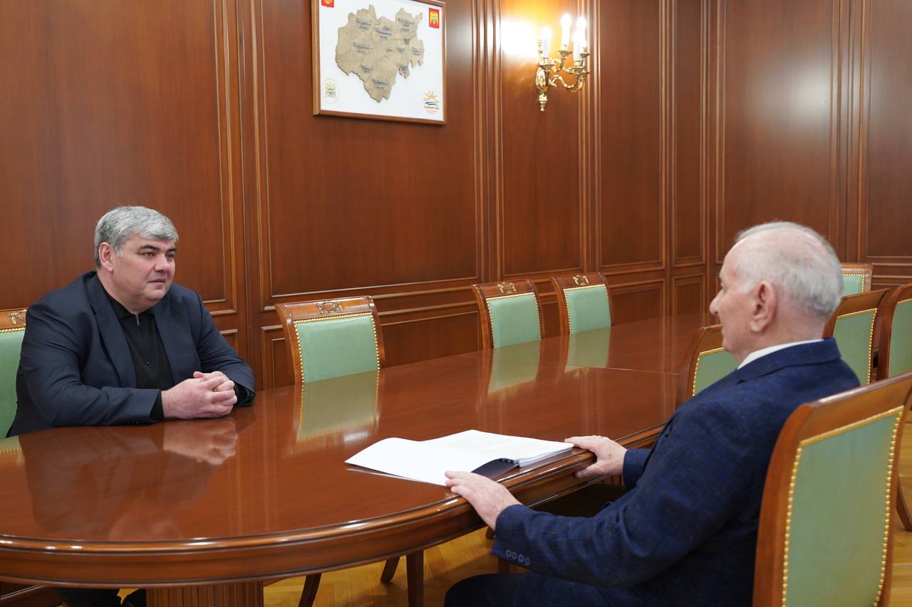 Глава КБР Казбек Коков встретился с Уполномоченным по правам человека в КБР Борисом Зумакуловым