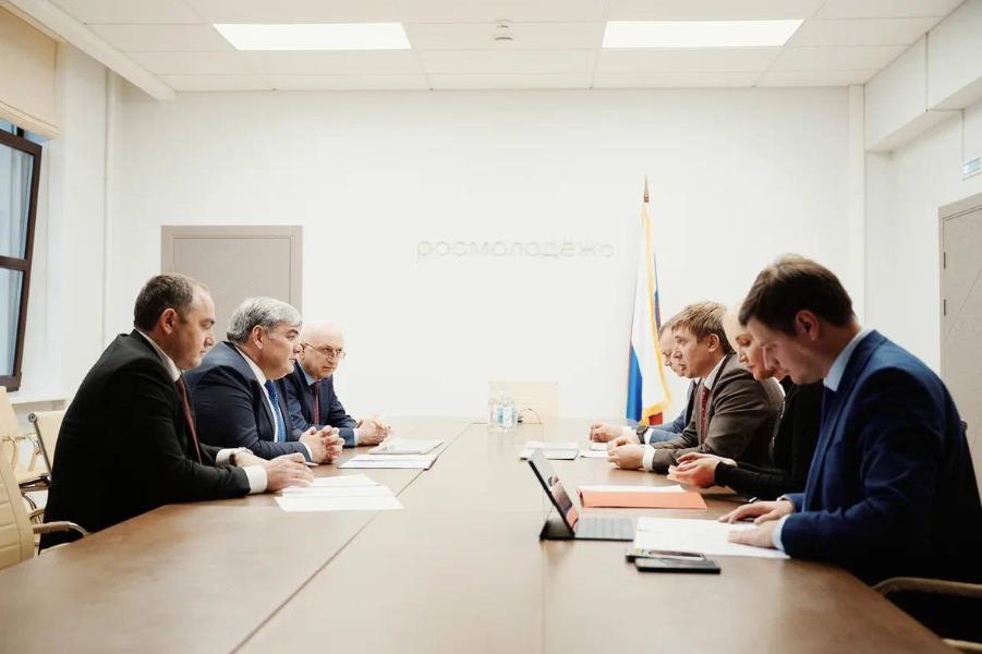 Казбек Коков встретился в Москве с руководителем Росмолодежи Григорием Гуровым и председателем Движения Первых Артуром Орловым 