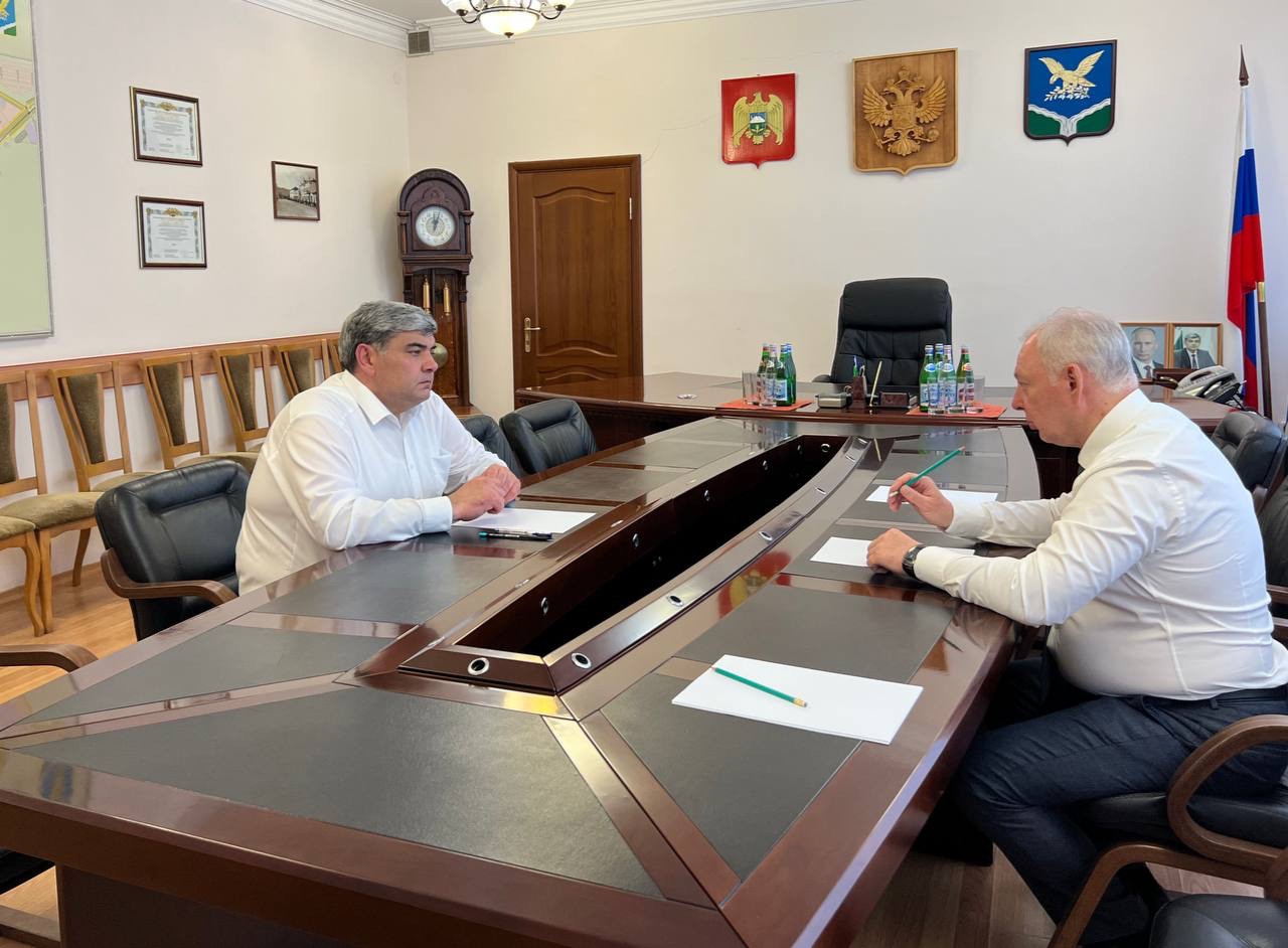 Казбек Коков провел рабочую встречу с главой городского округа Прохладный Вячеславом Архангельским 