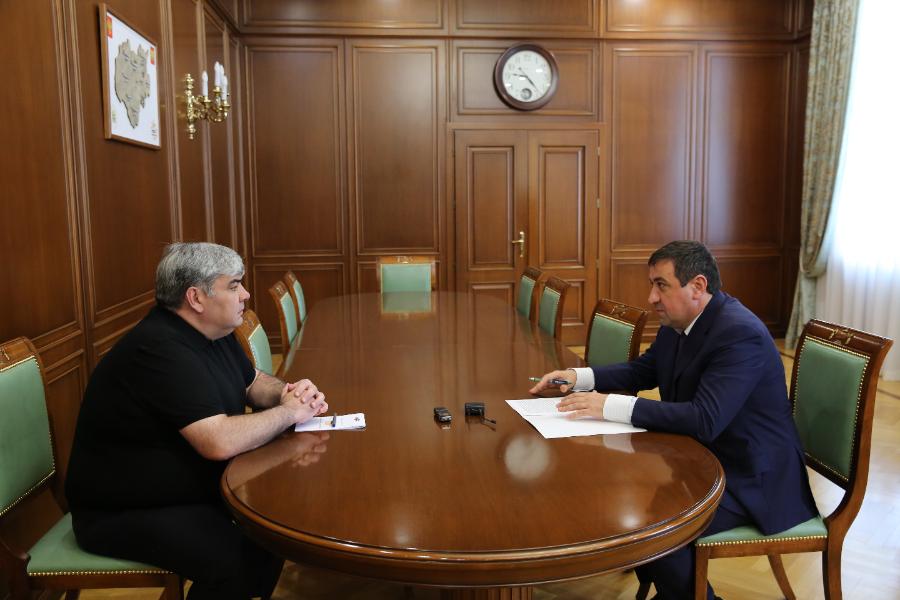 Казбек Коков провел рабочую встречу с министром здравоохранения КБР Рустамом Калибатовым