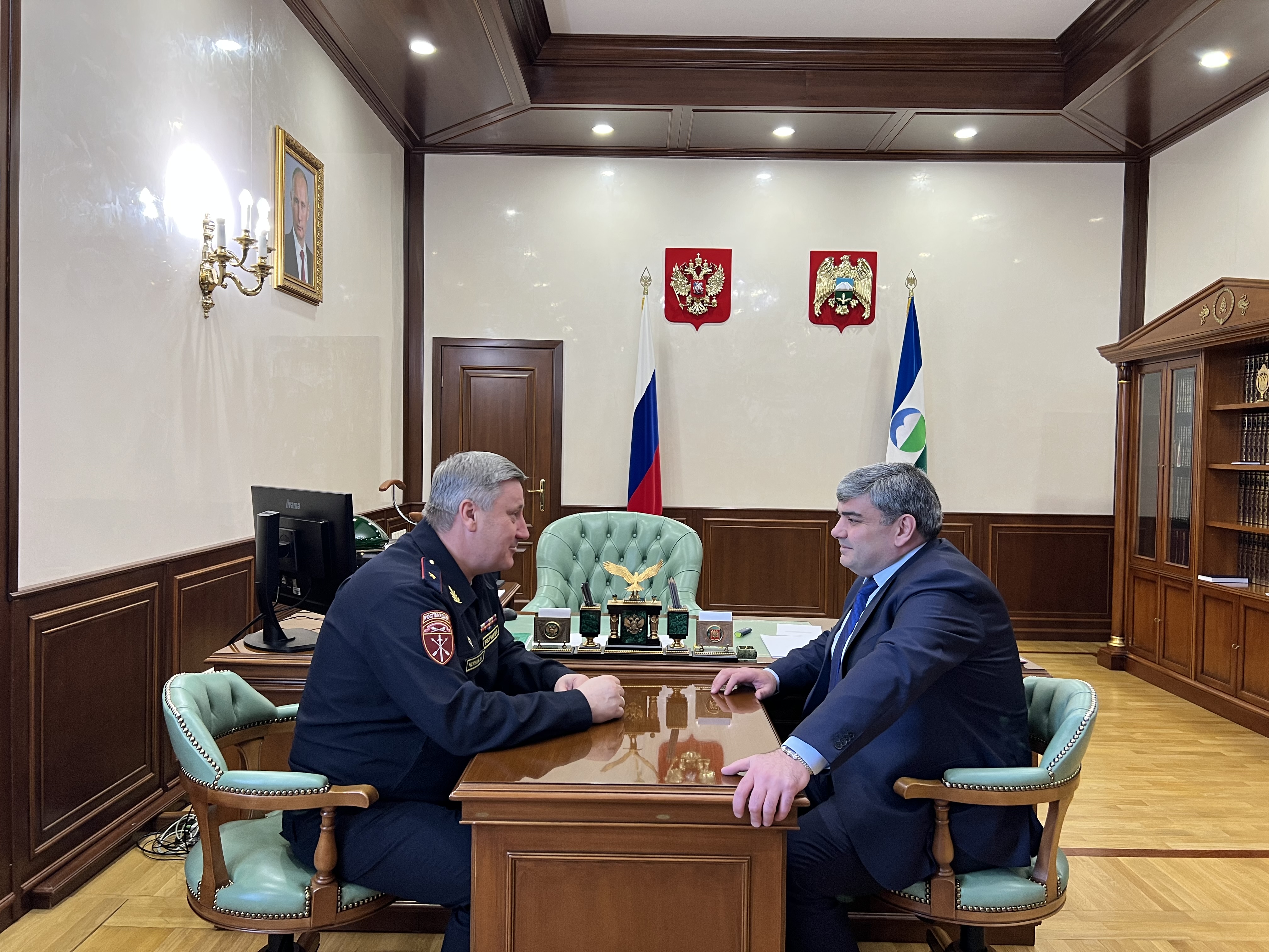 Казбек Коков провел рабочую встречу  с заместителем командующего Северо-Кавказским округом войск  национальной гвардии РФ Олегом Чернаем