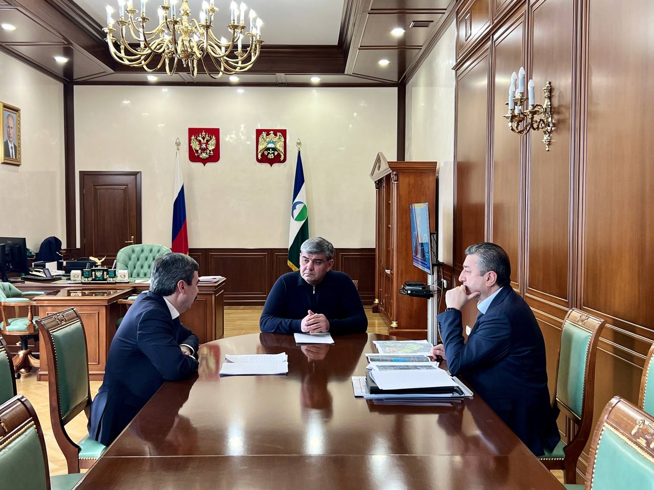 Глава КБР Казбек Коков провел рабочую встречу по вопросам модернизации системы образования
