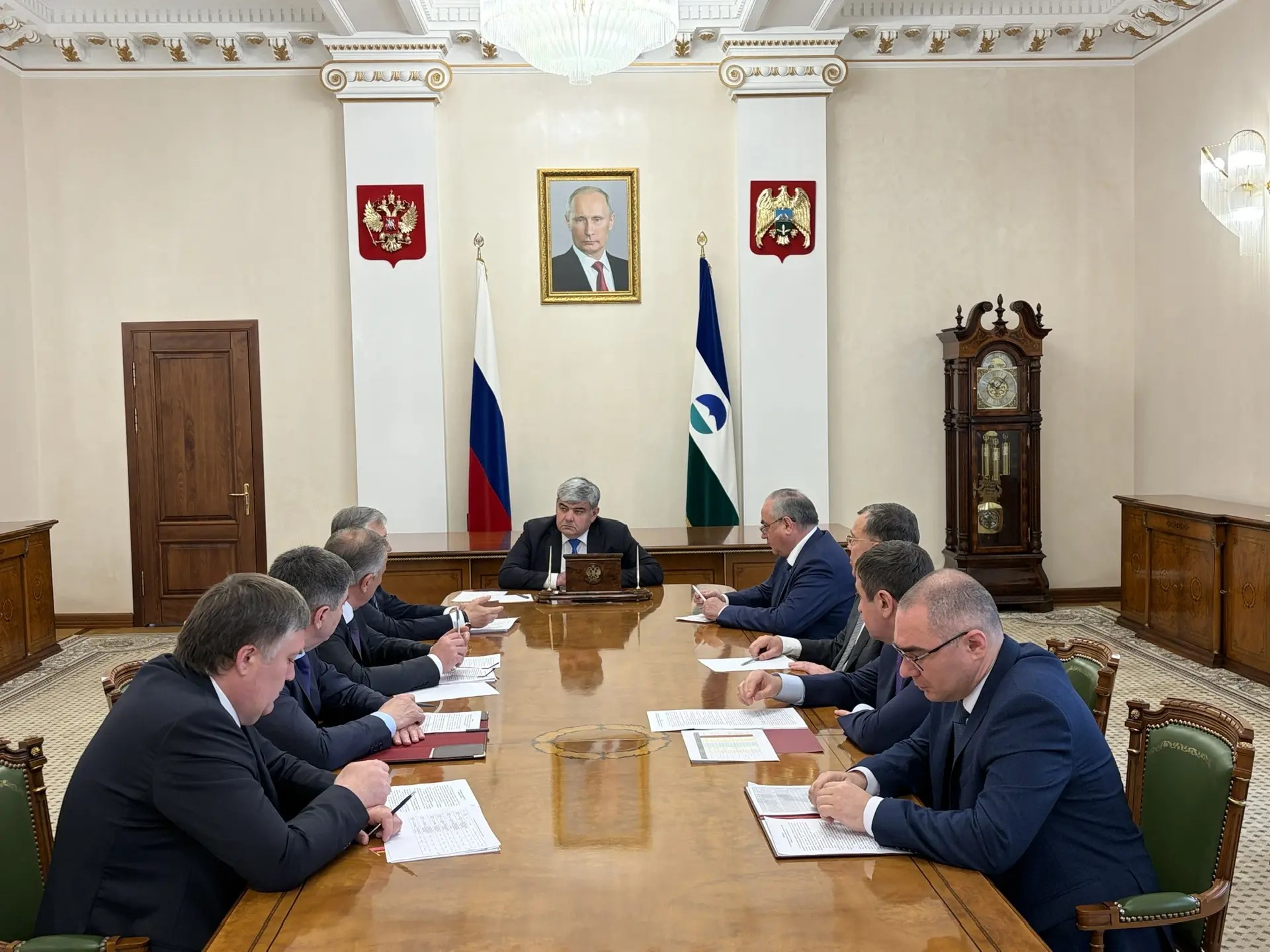 Казбек Коков провел рабочее совещание с членами Правительства республики