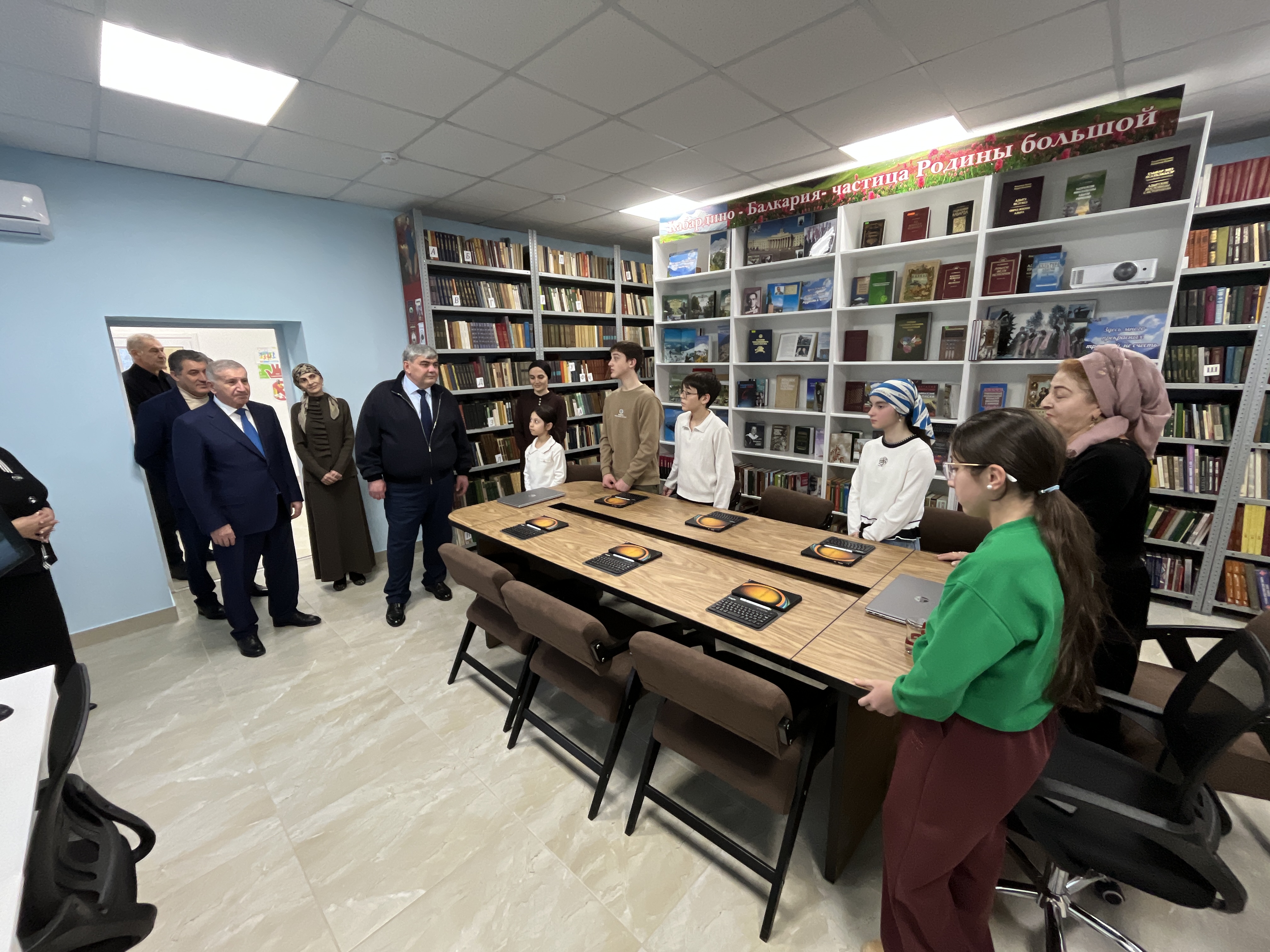Казбек Коков посетил новую модельную библиотеку в Исламее