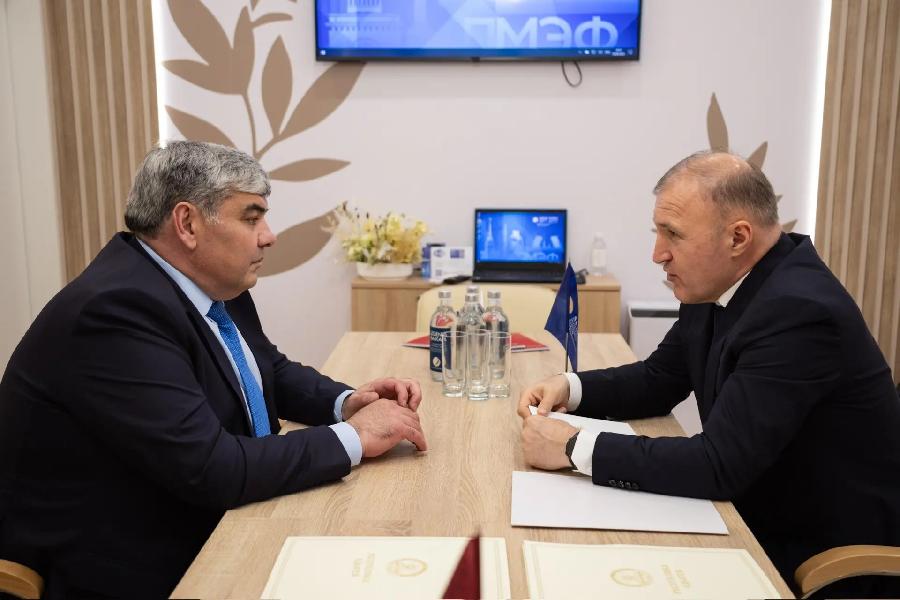 Глава Кабардино-Балкарии Казбек Коков и Глава Адыгеи Мурат Кумпилов обсудили вопросы межрегионального сотрудничества